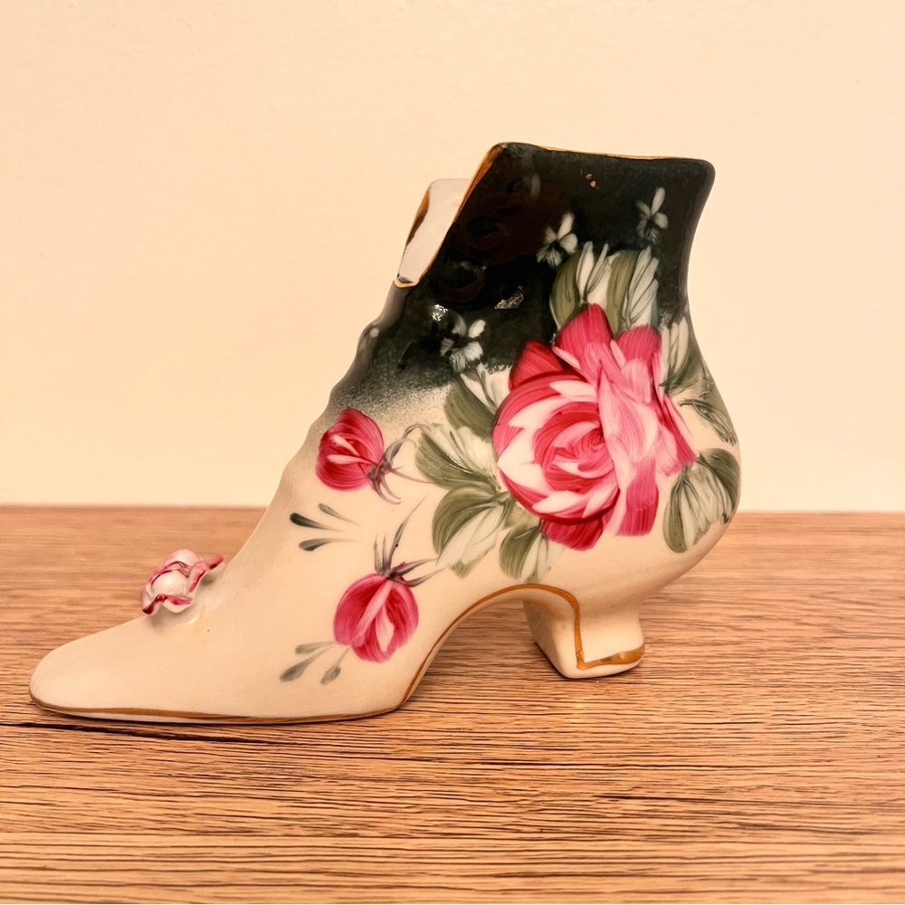 VTG Formalities By Baum
Vintage Ceramic Figurine Shoe Floral Victorian - Picture 3 of 8